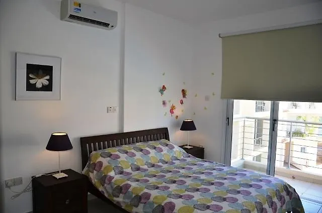 Poppy פרוטאראס